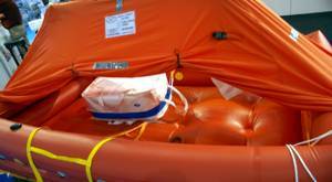 Balsa Salvavidas en el mar