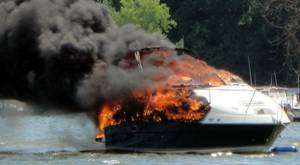 Barco ardiendo