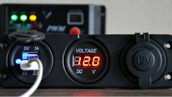 Voltímetro y Cargador USB